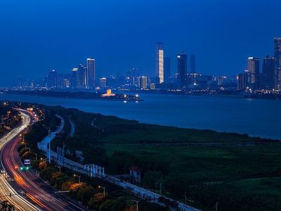 在20年的坎上拷問:千億熱錢撤離,工廠搬遷,深圳正在拋棄誰?